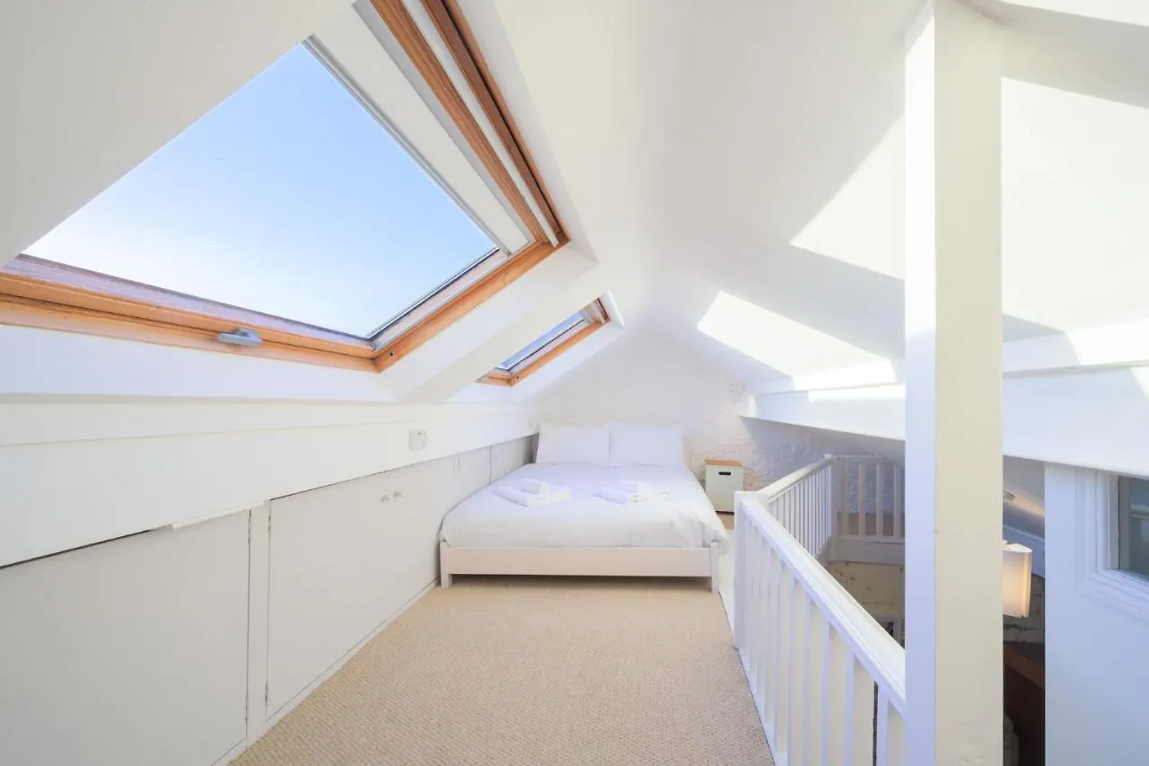 펜션 Delightful Bird Sisters Cottage With Free Parking 브라이턴